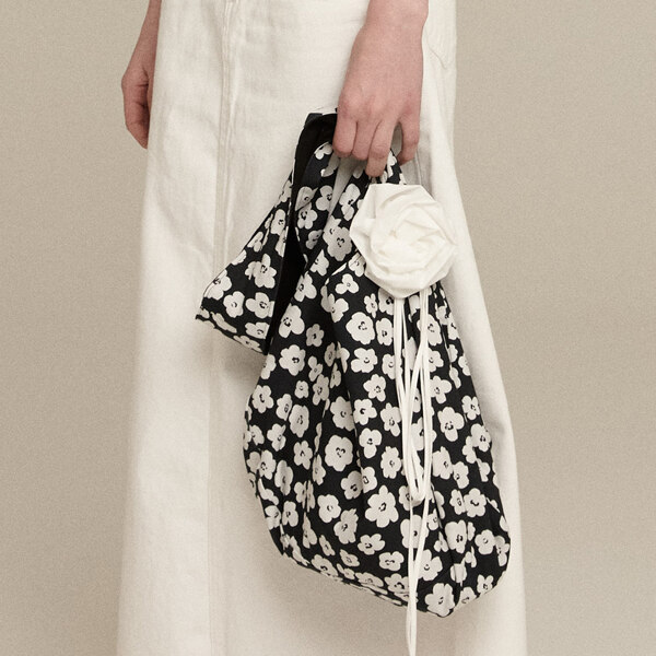 신세계인터넷면세점-비덜스트-BagsAccessories-플라워 백참 액세서리_화이트