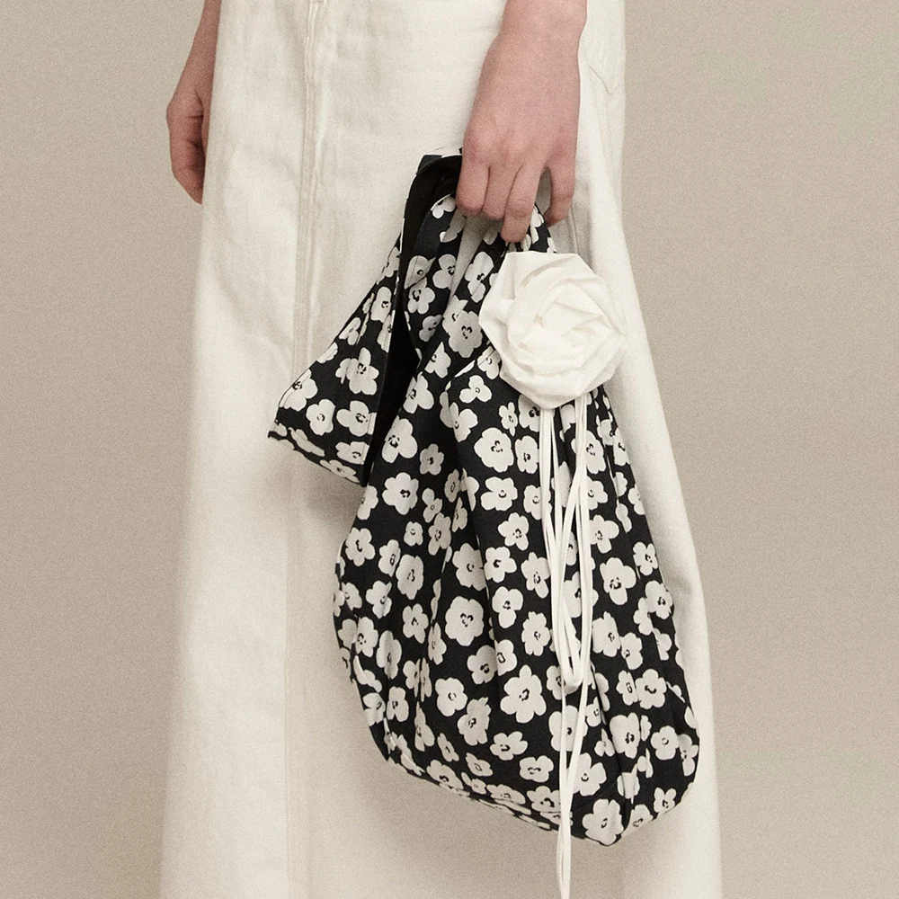 신세계인터넷면세점-비덜스트-BagsAccessories-플라워 백참 액세서리_화이트