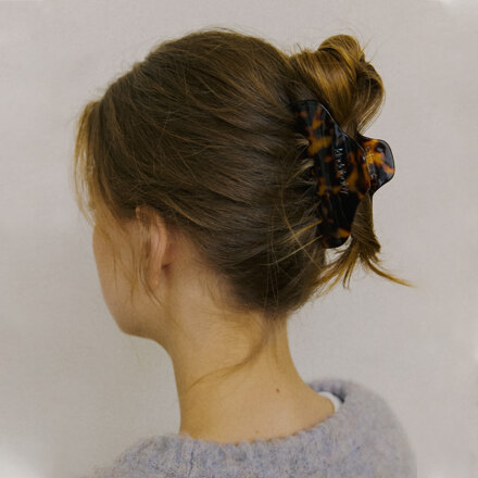 kinda essential hair clip - tortoise