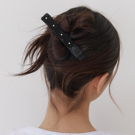 classic lace pearl clip - black
