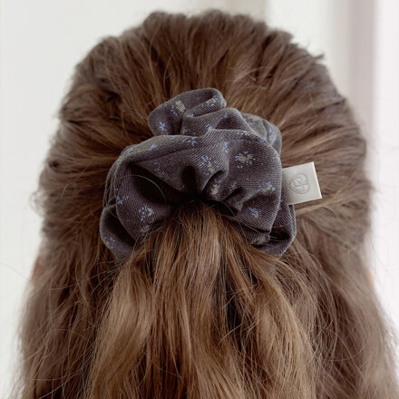 bubbly floral scrunchie_charcoal (煤灰色花朵发圈)