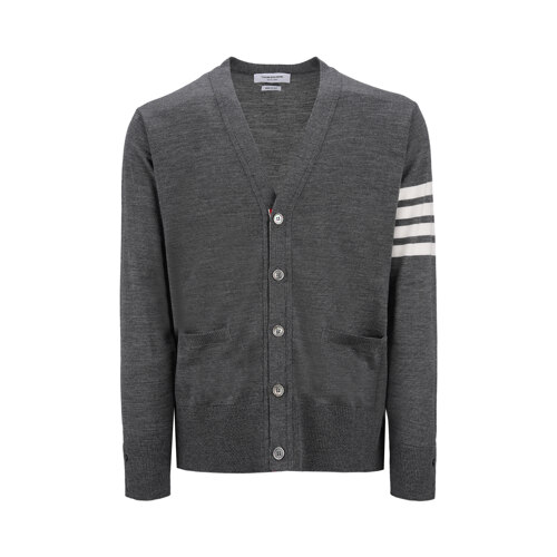 CLASSIC V-NECK CARDIGAN IN FINE MERINO WOOL