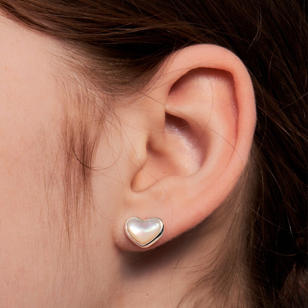 [HEI] nacre heart earring ★ ハンソヒ/カリナ着用★ 수지, 에스파 카리나 착용]nacre heart earring : White - 헤이