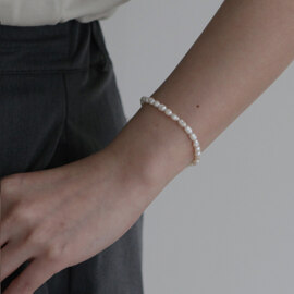 BASIC PEARL BRACELET