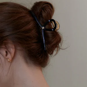 Twist metal point hair clip (real black)