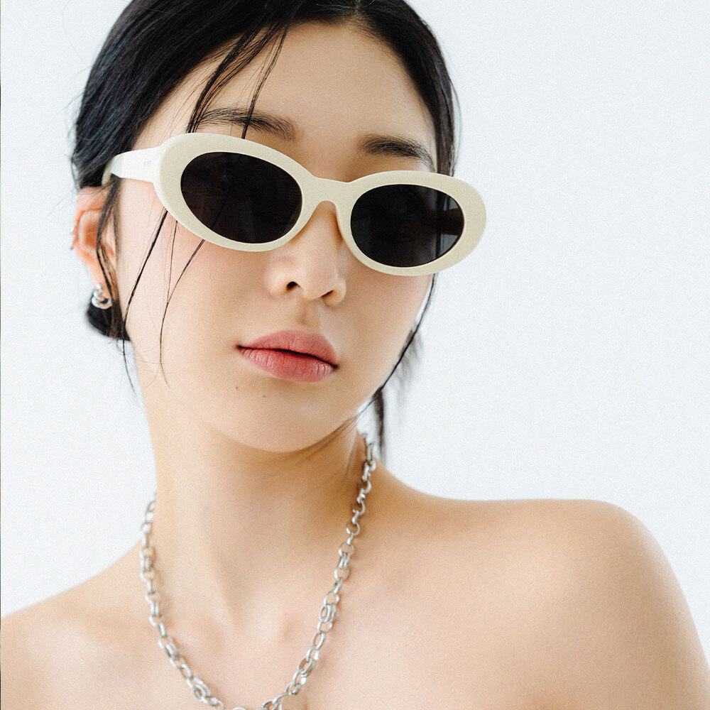 CARINA C2, Black Lens + Ivory Frame 太阳镜- RIETI - 时尚馆