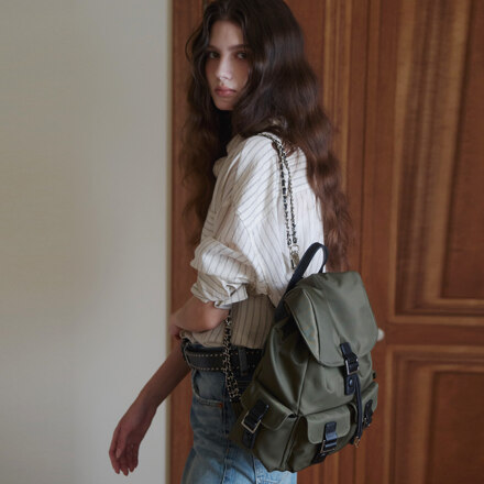 Flo Chain Backpack Khaki (背包)