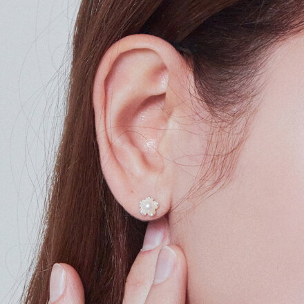 silver flower pearl-earring