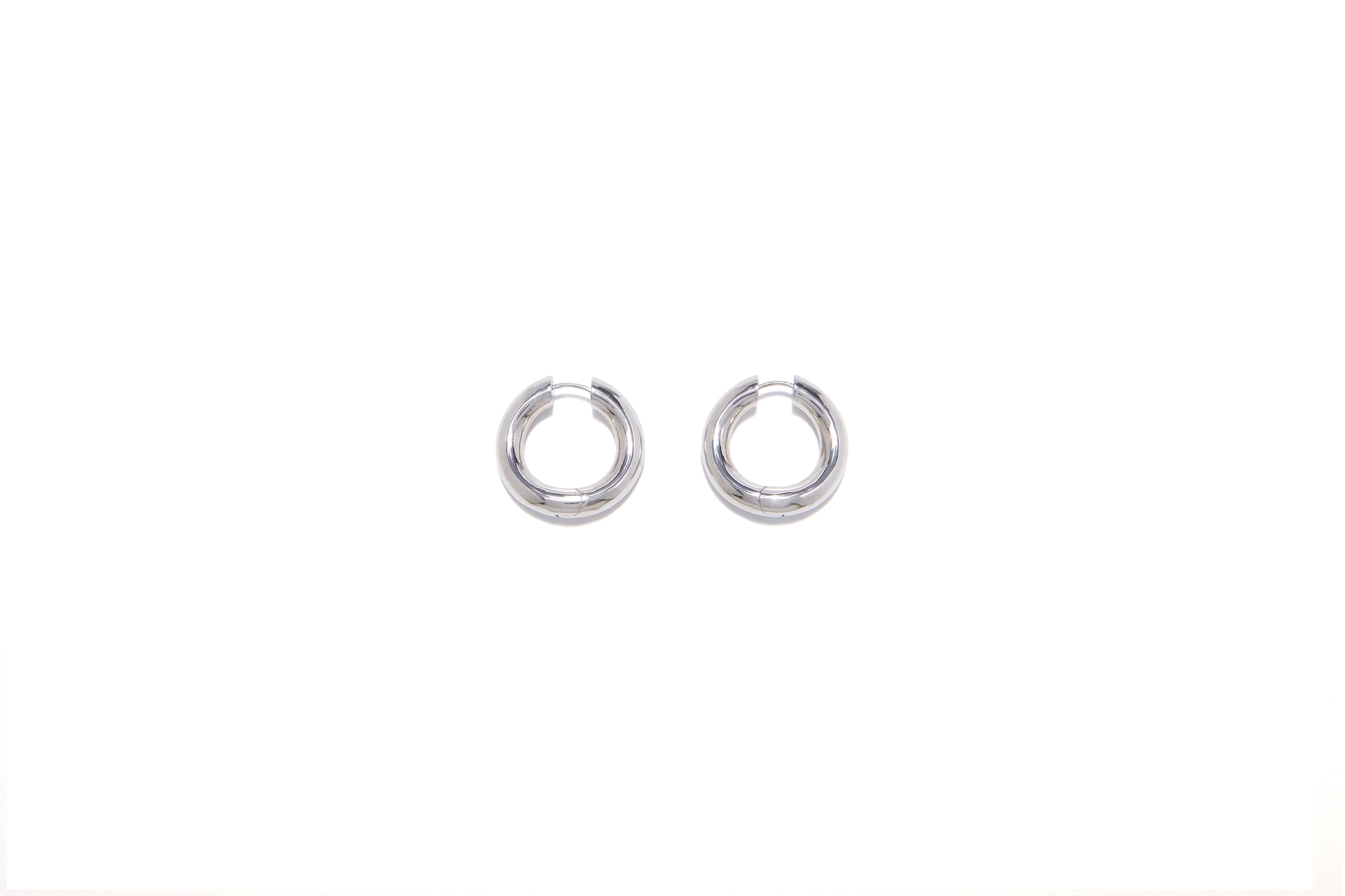 신세계인터넷면세점-포트레이트리포트-earring-Twist Ring Large Earring Silver