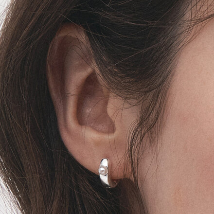 loira pearl earring
