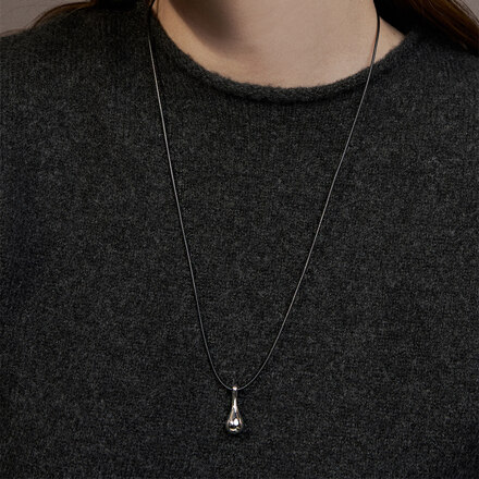 [에스파 윈터 착용] bottle pendant leather necklace : White