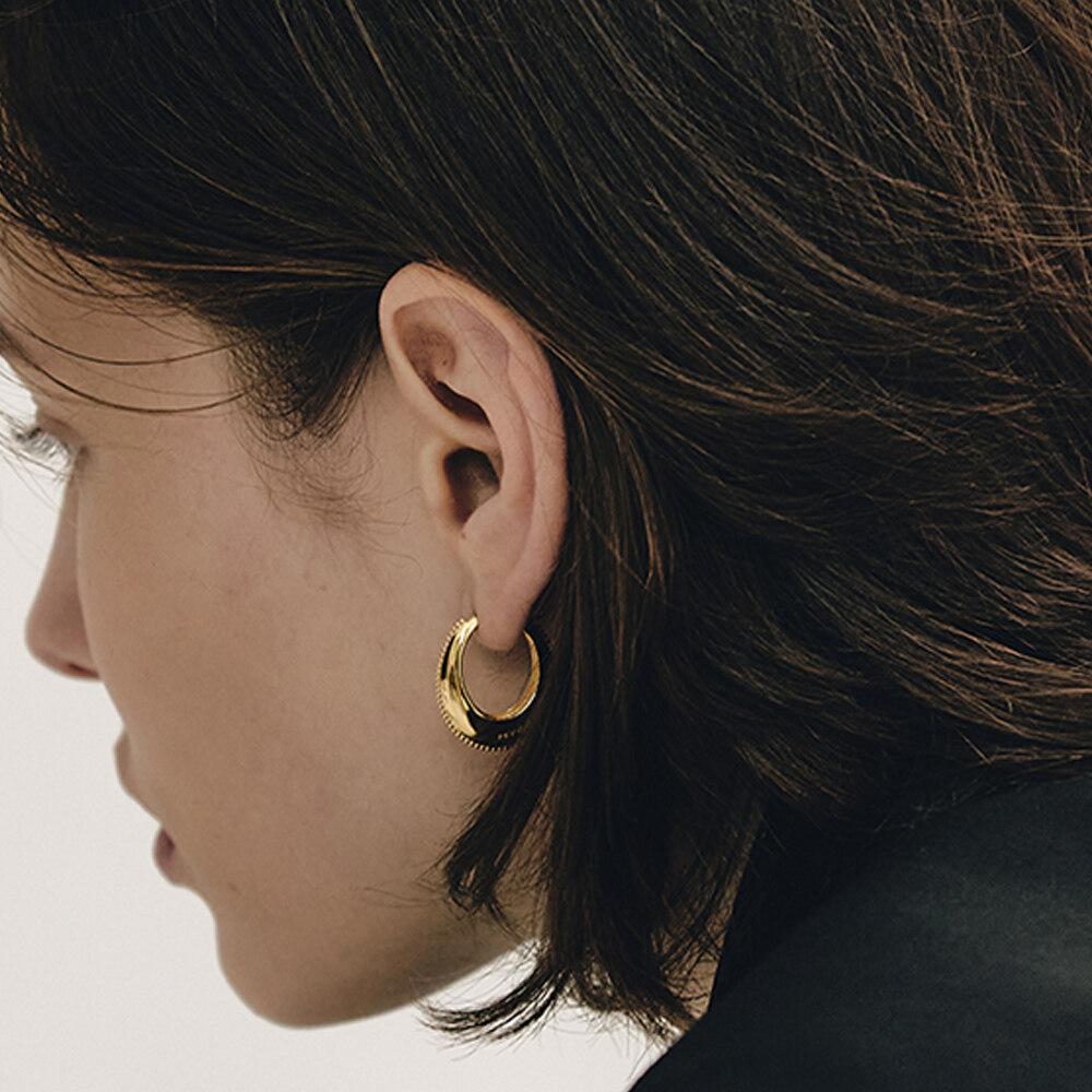 【HYERES LOR】Champagne Moon silver gutteu oval earring M HYERES LOR】Champagne Moon Silver Gutte Oval Earrings (M)