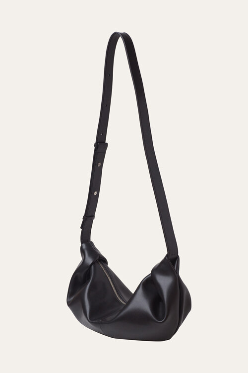 신세계인터넷면세점-플로르-여성가방-오위 슬링백 Ohwi Sling bag Black