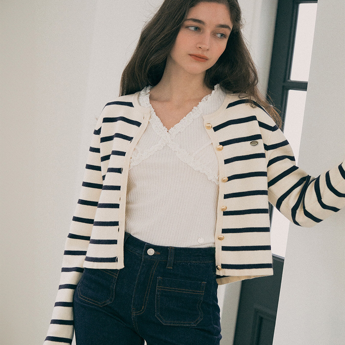 STRIPE BUTTON CARDIGAN WH+BL FREE - 로라로라 - 패션 | 신세계