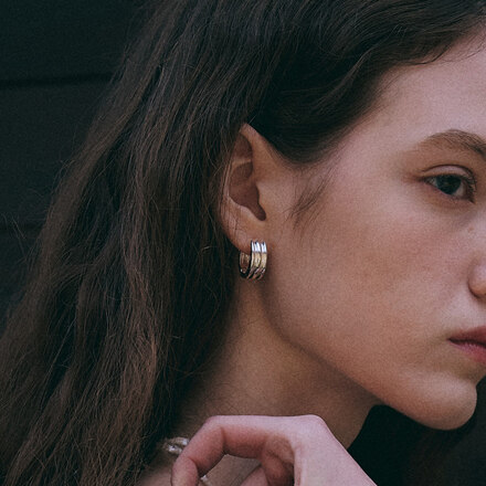 [셀럽 착용]Outstanding onetouch earring [Silver]